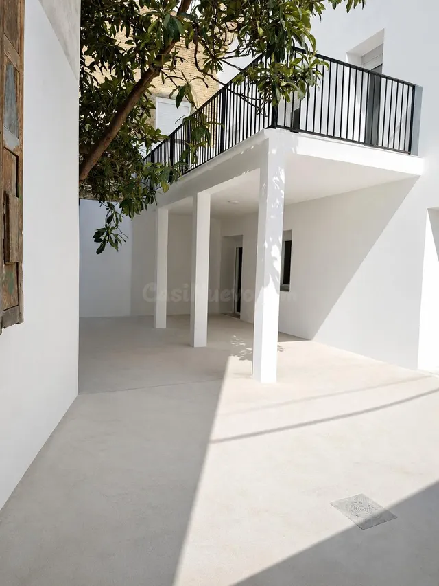 Amplia Casa Reformada en el Corazón de la Ciudad - foto 4