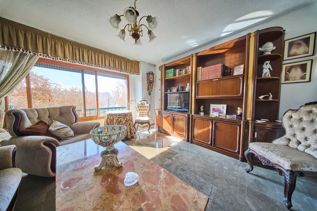 Residencia exclusiva en Paseo del Salón con vistas despejadas — 31