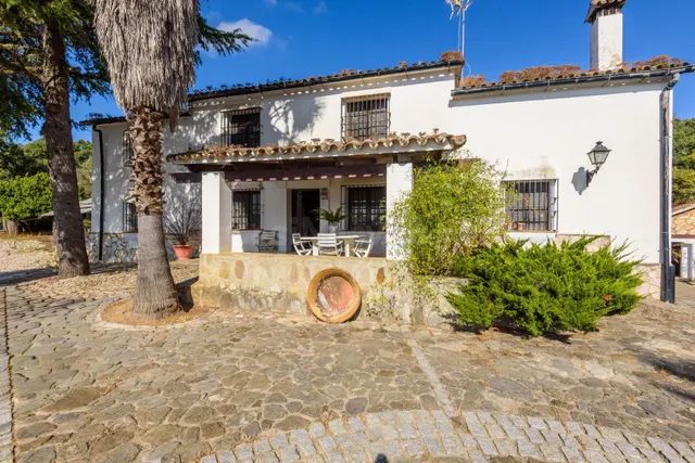 EXCLUSIVA FINCA RÚSTICA CON CHALET, CASA DE INVITADOS Y VIST - foto 5