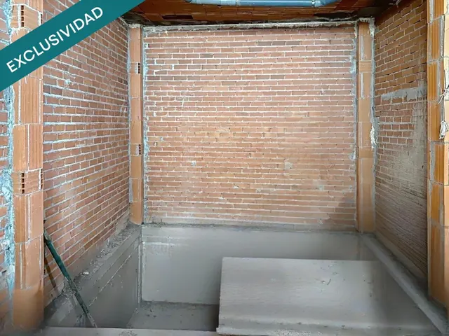 LOCAL COMERCIAL EN ESQUINA – Calle Santa Ana 2, CENTRO DE LEÓN · 93 m² con posible salida de humos junto al BARRIO HÚMEDO — 12
