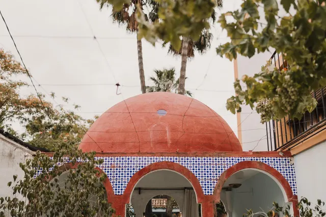 Ponemos a la venta este precioso y peculiar chalet con piscina privada. — 8