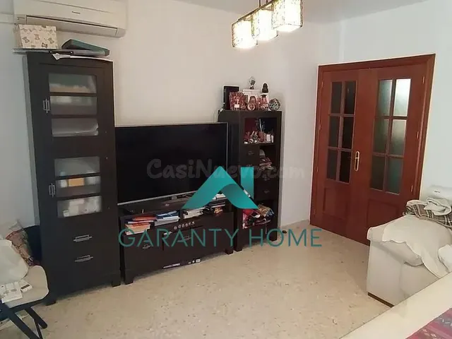 SE ALQUILA CASA EN ANTEQUERA - foto 2