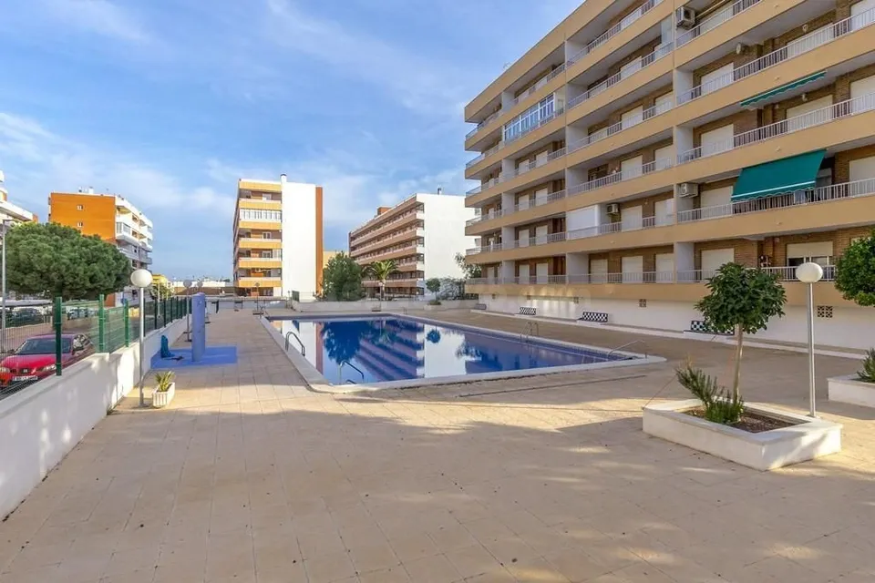 Apartamento reformado de 2 dormitorios 1 baño en punta prima (orihuela costa)