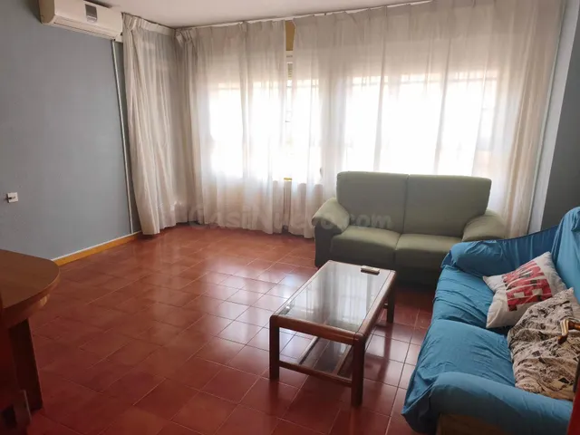 Vivienda con 4 dormitorios en el Centro de Almansa por solo  - foto 2
