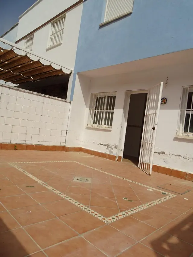 Casa de 3 dormitorios con patio, porche y terraza en Gerena, Sevilla — 8