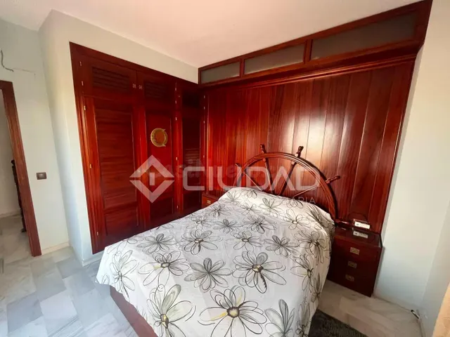 Castillete de esquina con amplio espacio exterior — 17