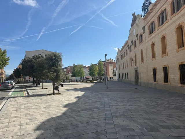 Casa per rehabilitar, a la plaça castells — 4