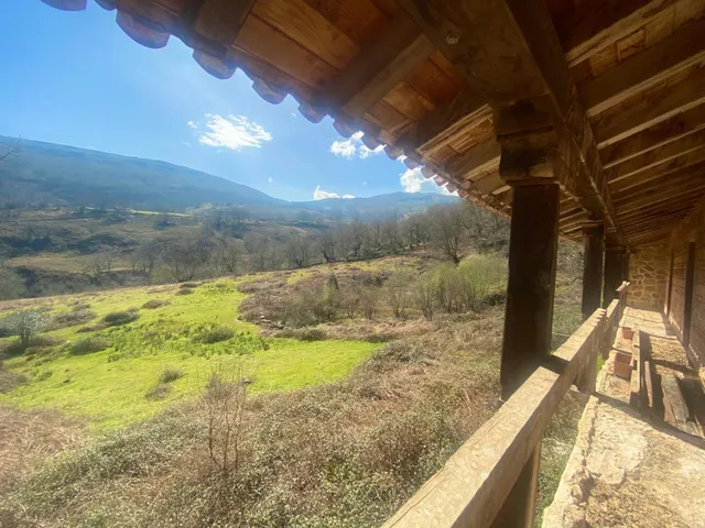 CASA DE PIEDRA EN PARQUE NATURAL RESERVA DEL SAJA — 14