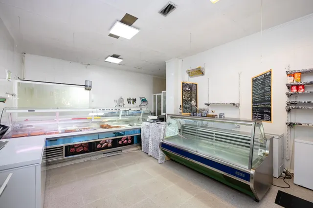 Local Comercial Avenida Enrique Martín Cuevas No.6 L8 — 4