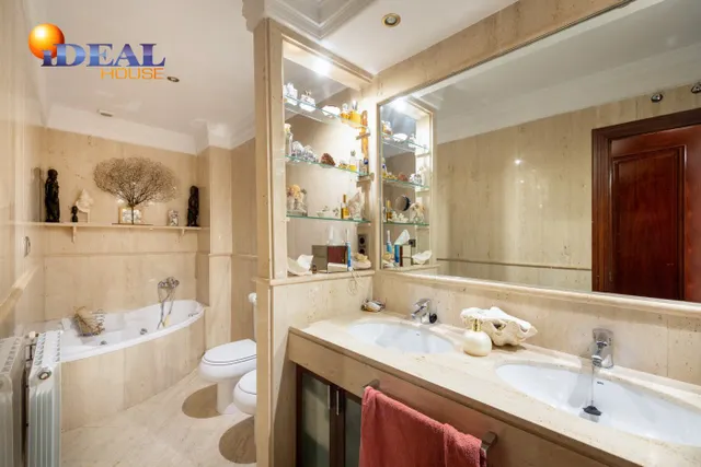 FANTASTICA CASA EN PLAZA DE LOS LOBOS — 43