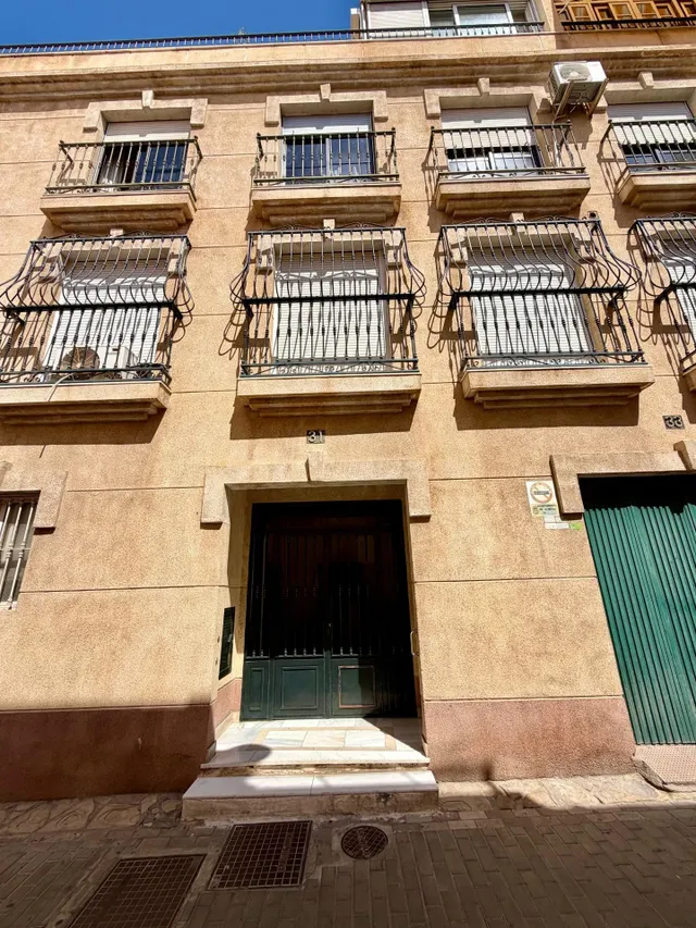 🏡 4 dormitorios, garaje y ascensor en pleno centro de Almerí - foto 5