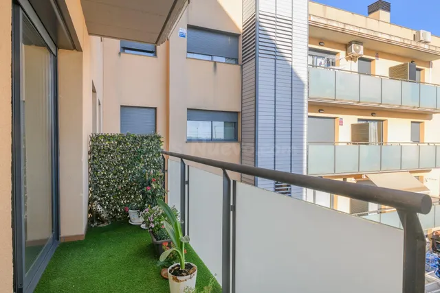 Impecable y céntrico en Manresa: 3 hab, suite y balcón — 3