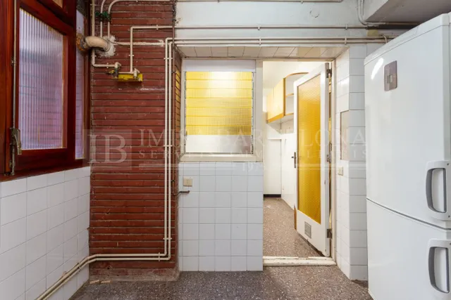 PISO CON MUCHAS POSIBILIDADES EN PLAZA CATALANA — 30