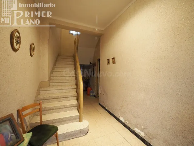Vivienda de 2 plantas en pleno centro de Tomelloso en calle  - foto 3