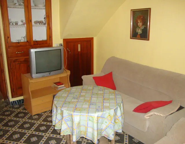 VENTA DE CASA CON AMPLIO CORRAL EN BENIFAIO — 4