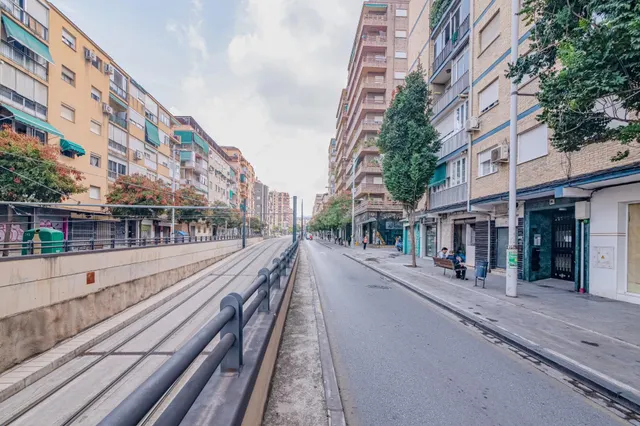 AMPLIO Y LUMINOSO PISO EN AVDA AMERICA — 2