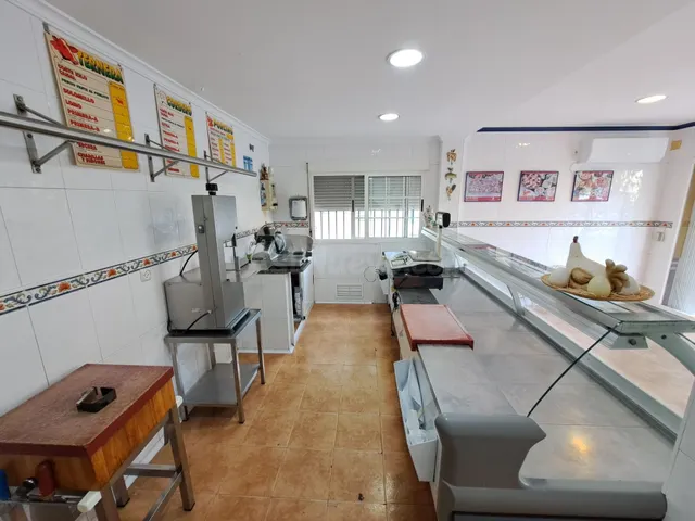 LOCAL COMERCIAL EQUIPADO COMO CARNICERIA — 5