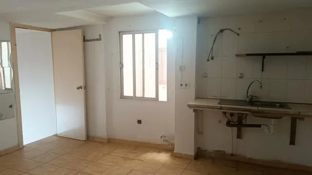 ESTUPENDO LOCAL COMERCIAL EN VENTA EN EL CENTRO DE SABINILLA - foto 4