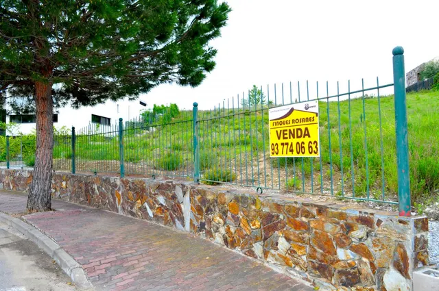 SOLAR EN LA PRESTIGIOSA ZONA DEL GOLF DE MASIA BACH — 5