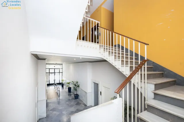 LOCAL COMERCIAL de 210 EN GRANADA. — 27