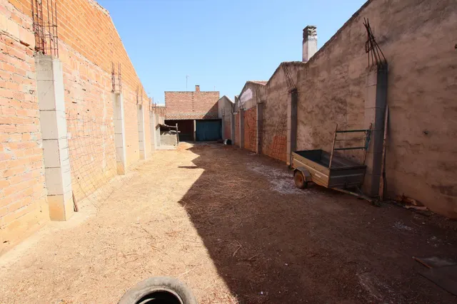 Solar cerrado zona el valle — 6