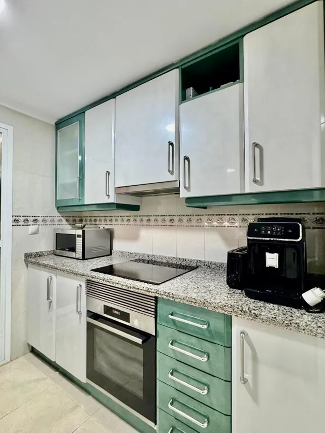 Apartamento reformado de 2 dormitorios con vistas al mar, piscina y parking en la cala de finestrat — 10