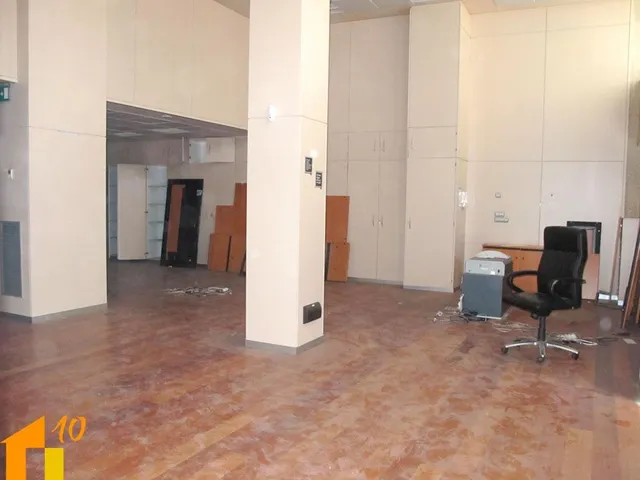 Local en venta en avd. Del Cid. — 2