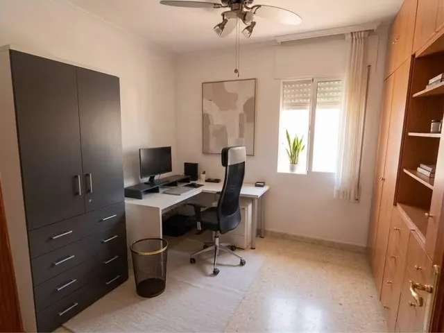 Amplio Atico de 111m2 con Terraza de 140m2 y Piscina Comunitaria en Zona Exclusiva — 7