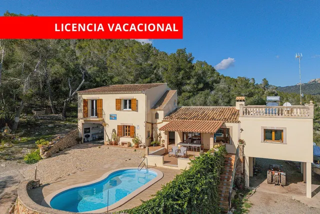 Finca con vistas al mar, piscina privada y licencia vacacion