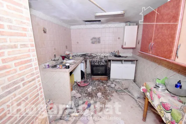 CASA MUY AMPLIA PARA REFORMAR, CON TERRAZA Y TRASTERO — 8