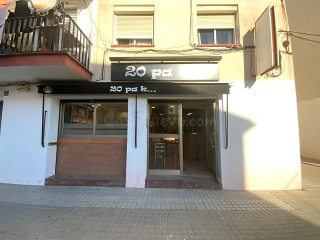 Traspaso de bar listo para brillar en el corazón de Masnou Alt :tu oportunidad sin complicaciones. — 2