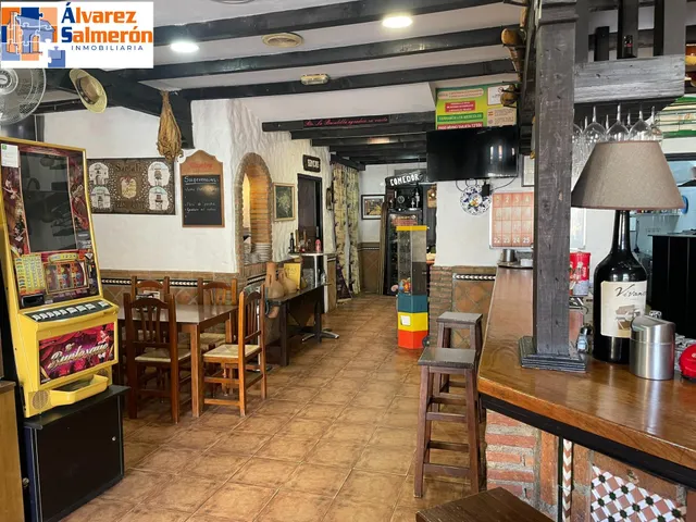 ¡TRASPASO DE RESTAURANTE EN PLENO FUNCIONAMIENTO! — 12