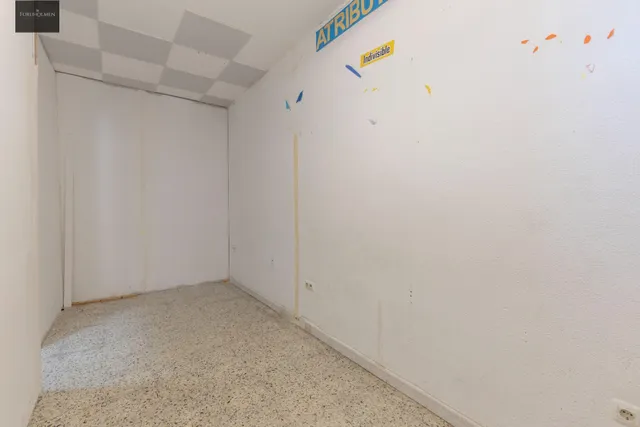 Local comercial en el zaidin, junto avda. dilar. — 13