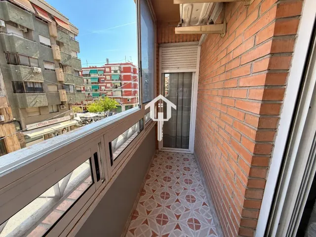 PISO EN VENTA EN ALICANTE. ZONA DE LA FLORIDA. 114m2, 3 habitaciones DOBLES, 1 BAÑO COMPLETO Y UN ASEO. PRIMERA PLANTA CON ASCENSOR. — 24