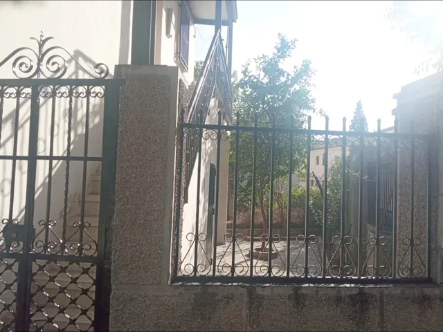 SE ALQUILA ESTUPENDO PISO AMUEBLADO — 14