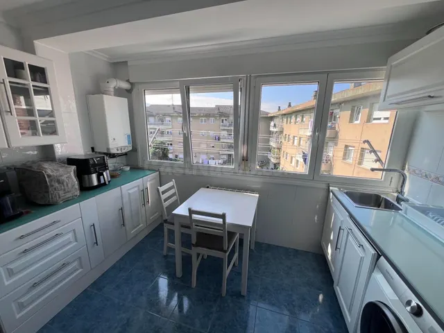 PRECIOSO PISO JUNTA A LA RIA DE COLINDRES DE 3 DORMITORIOS - foto 3