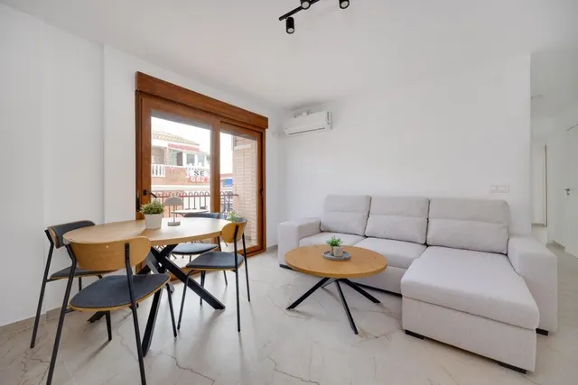 Ático reformado en venta en Torrevieja a 100 metros de la playa del acequión, con 3 dormitorios y 2 terrazas — 7
