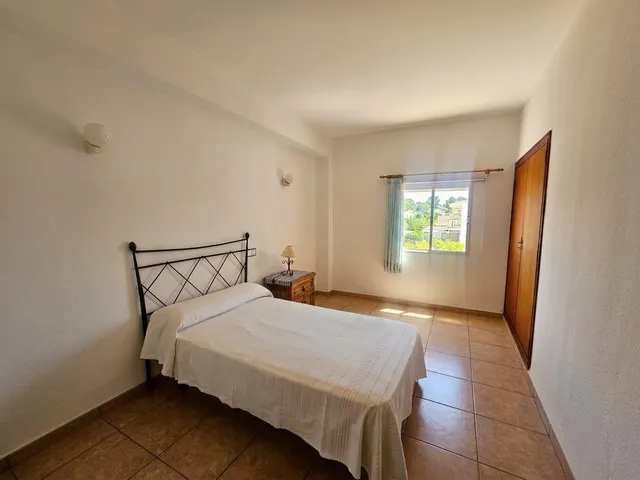 Exceptional Detached Corner Villa with Swimming Pool and Prime Location — 34