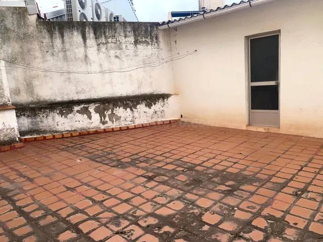 CASA CON MUHAS POSIBILIDADES CERCA DE LA PLAZA DE LA CONCEPC - foto 2