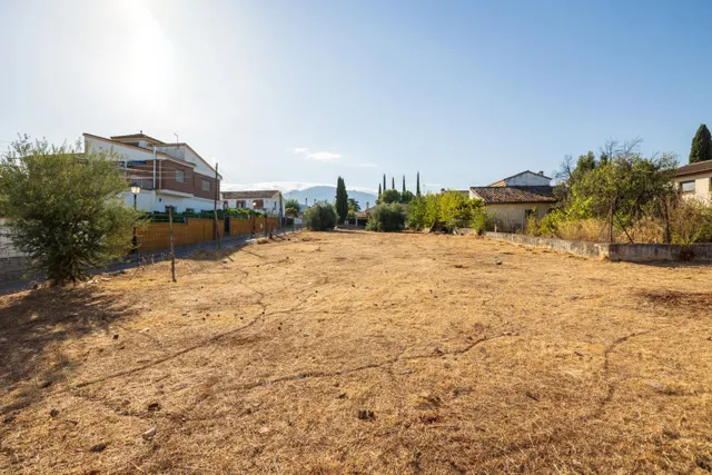 Compra tu parcela para hacer la casa de tus sueños a 5 min de Granada. Huétor Vega — 11