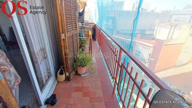 Piso con balcón en centro de Blanes - foto 2
