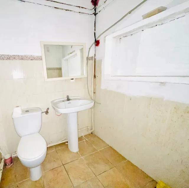 SE VENDE LOCAL COMERCIAL !!INMEJORABLE UBICACIÓN!! — 18