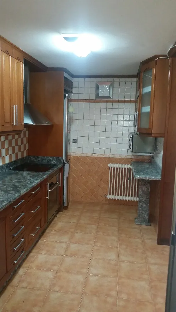 Vivienda de 120 metros más bar de 80 metros.
San Pedro. — 10