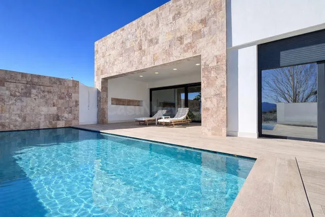 VIVIENDA UNIFAMILIAR DE LUJO OBRA NUEVA EN COLMENAR - foto 2
