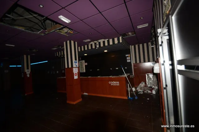 ¡¡ OPORTUNIDAD DE NEGOCIO !! Amplio local comercial en venta, 270 m2. de superficie en el centro de Orihuela. — 9