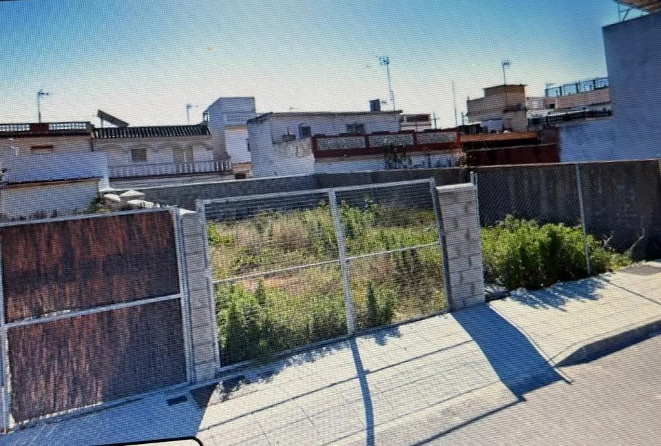 PARCELA DE URBANA DE 134.53 METROS EN BARRIADA LAS FLORES