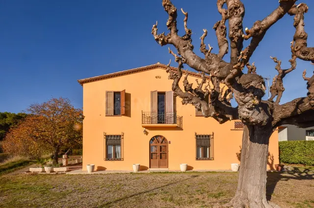 PRECIOSA CASA EN VENTA EN SANT ANDREU DE LLAVANERAS - foto 2