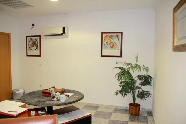 Dos locales comerciales en el centro de Benidorm — 30