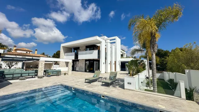 Villa 4 habitaciones 527m² en venta - Villamartín-Las Filipi