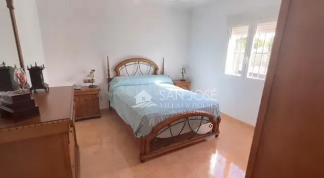 SE VENDE CASA DE CAMPO CON NAVE EN PARCELA DE 10000 M EN CRE - foto 5